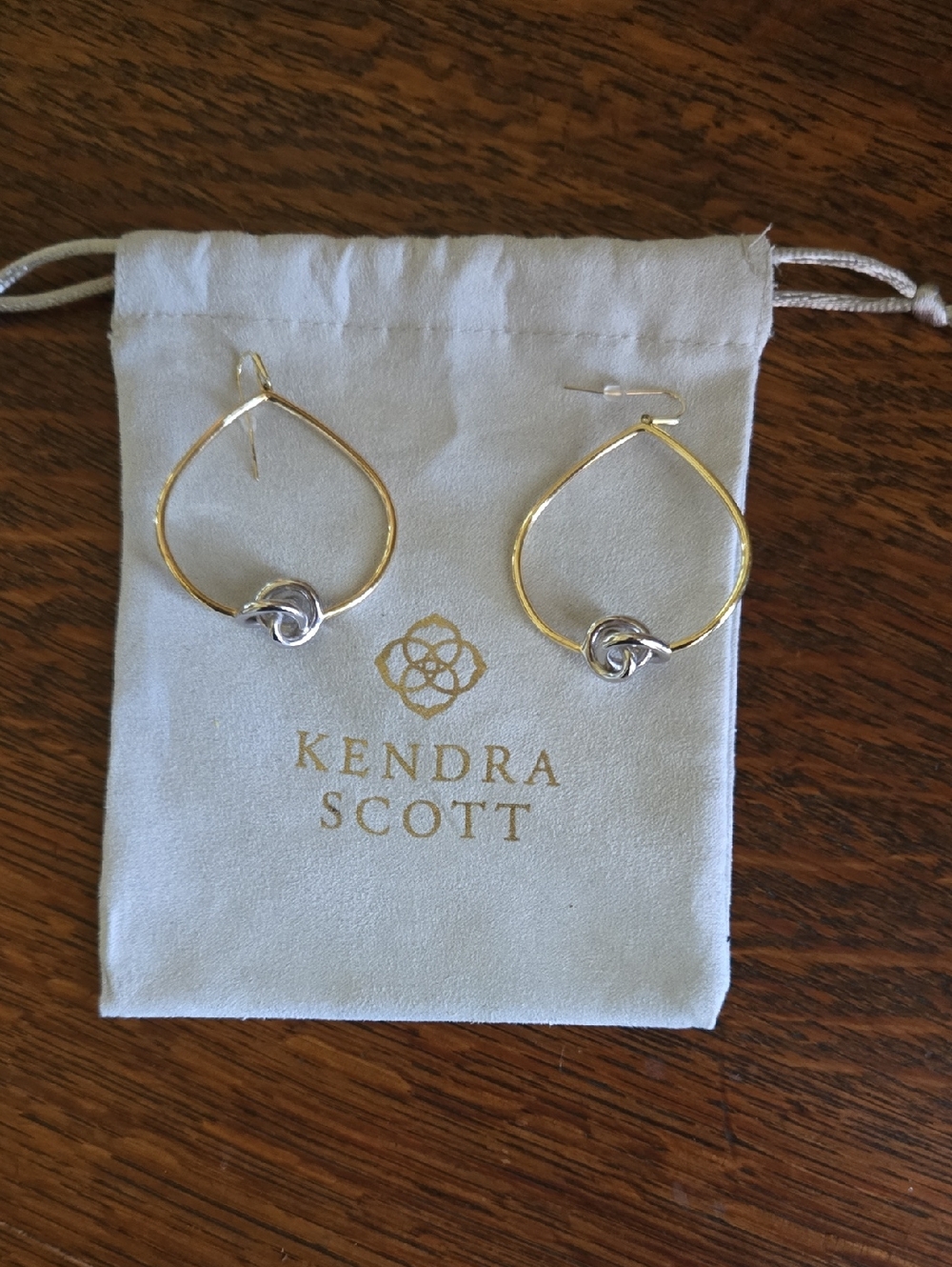 Kendra Scott Presleigh Love Knot Earrings In Gold With Silver Knots. - Picture 7 of 10